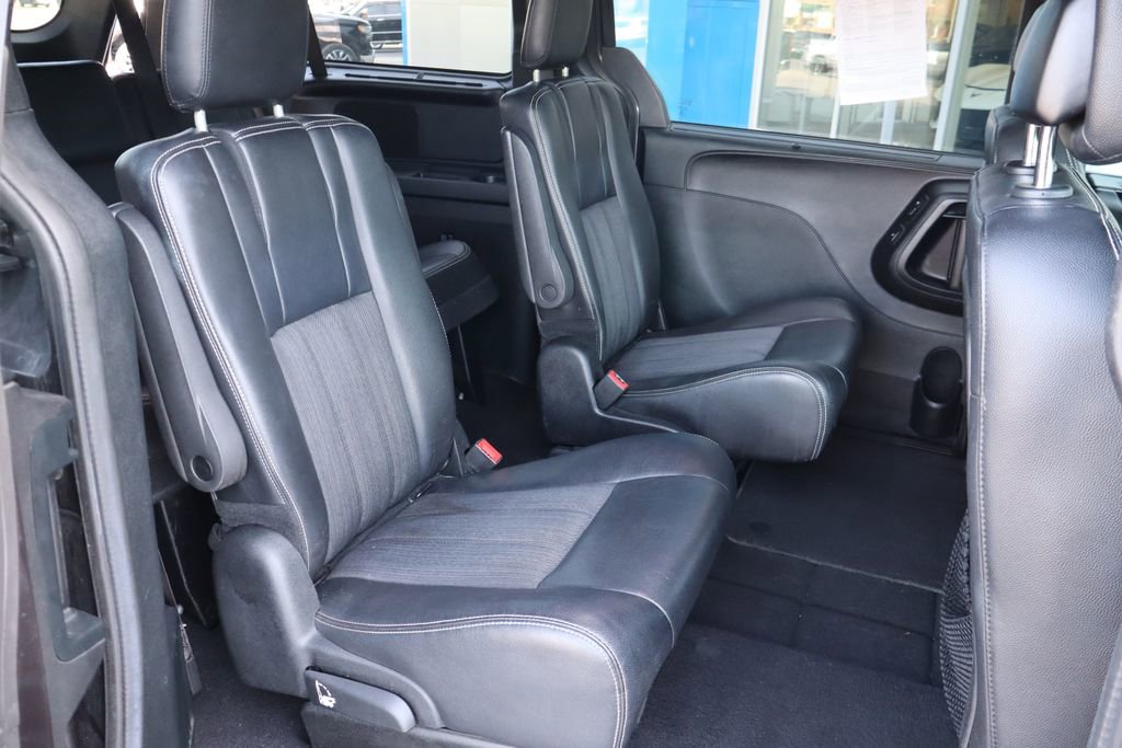Used 2015 Chrysler Town & Country S w/ Driver Convenience Group FWD image 21