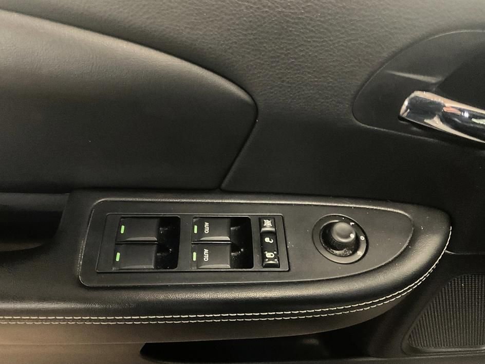 Used 2011 Chrysler 200 Limited FWD image 28