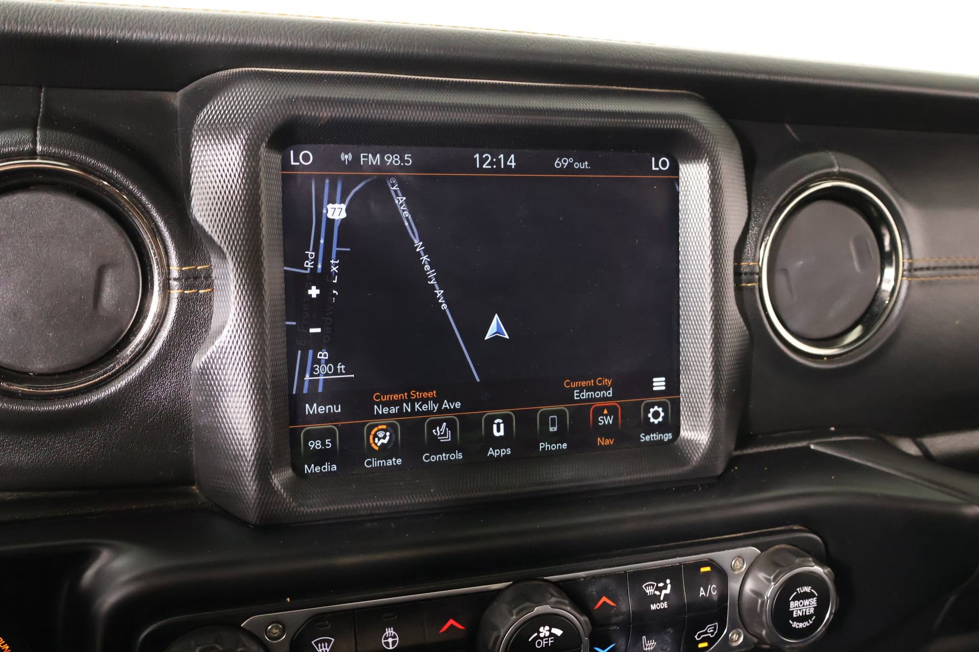 Used 2021 Jeep Wrangler Unlimited Sahara AWD/4WD image 7