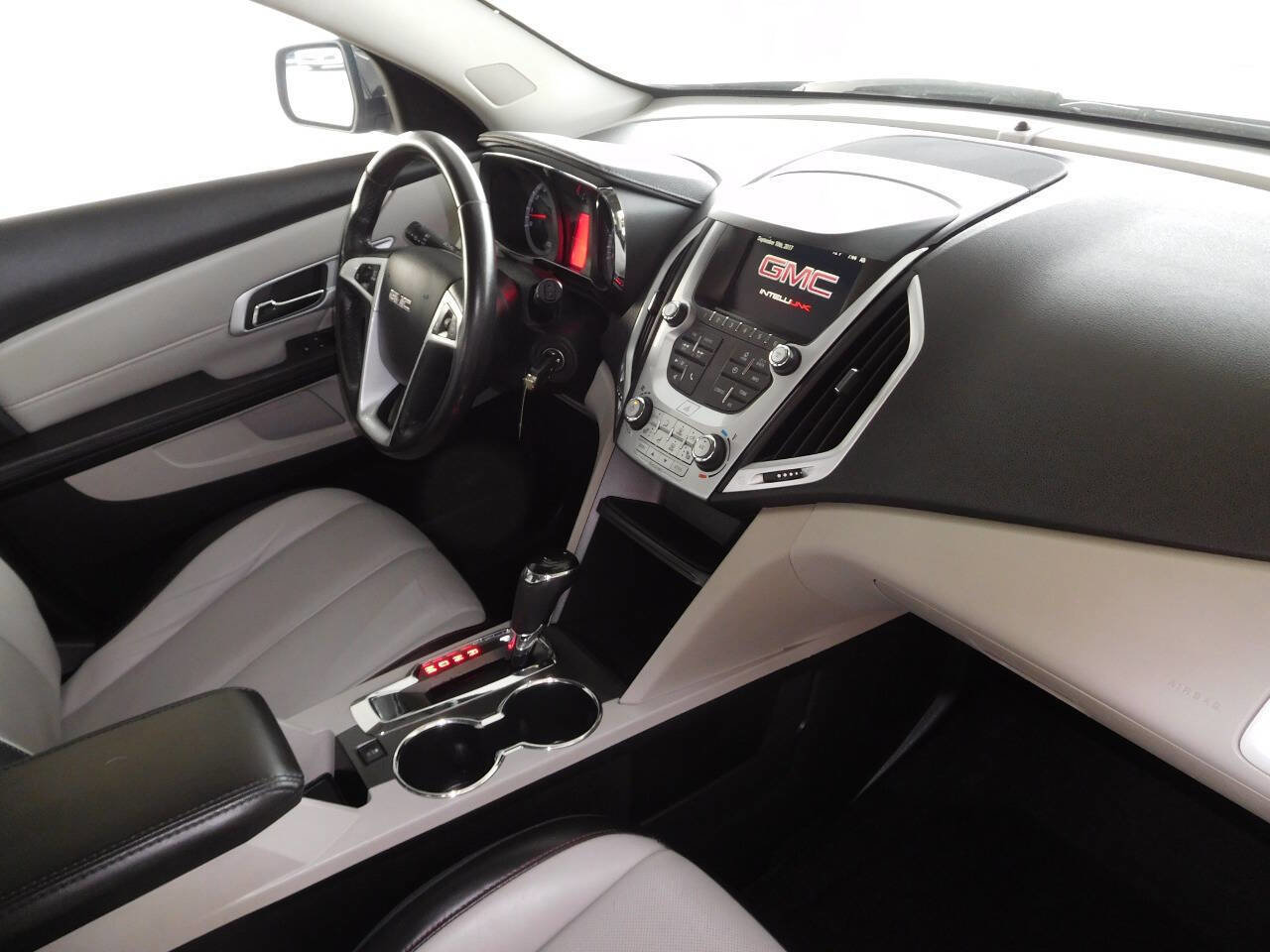 Used 2016 GMC Terrain SLT image 16