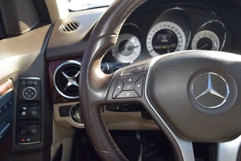 Used 2013 Mercedes-Benz GLK 350 4MATIC image 34