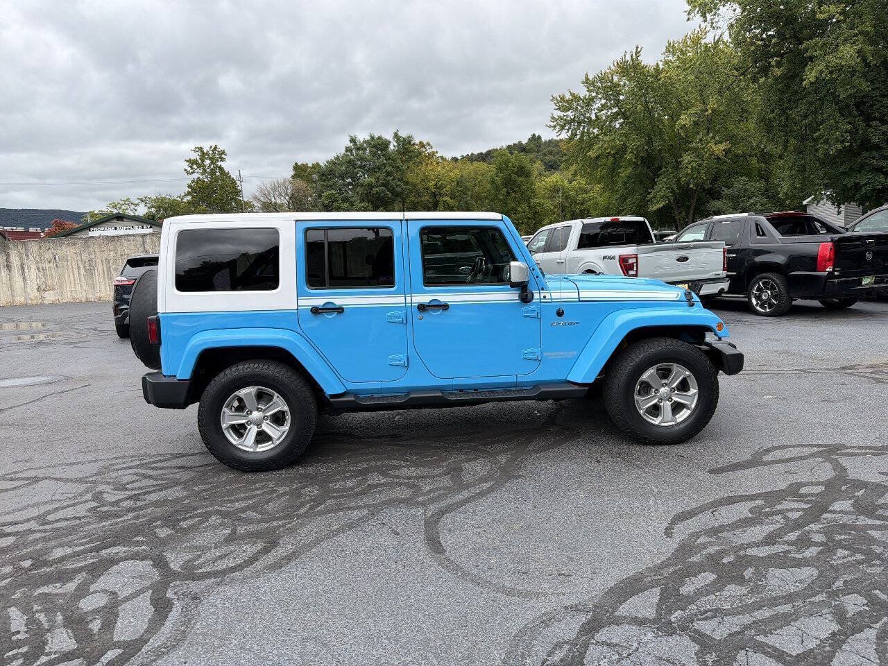 Used 2017 Jeep Wrangler Unlimited Sahara w/ Quick Order Package 24E Chief AWD/4WD image 10