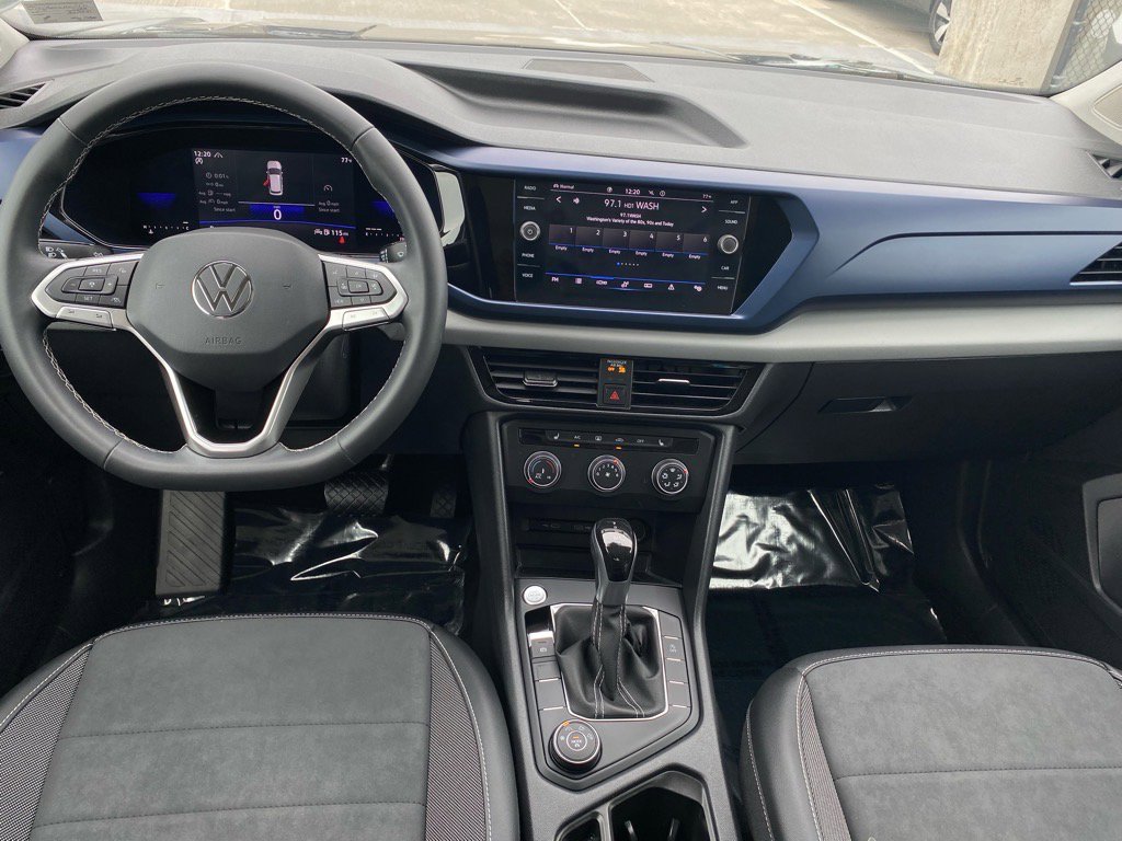 Used 2022 Volkswagen Taos SE w/ Panoramic Sunroof Package image 13