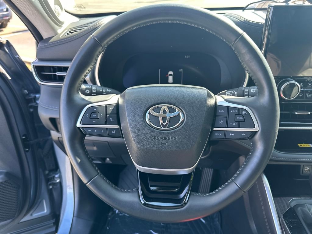 Used 2024 Toyota Highlander Platinum AWD/4WD image 20