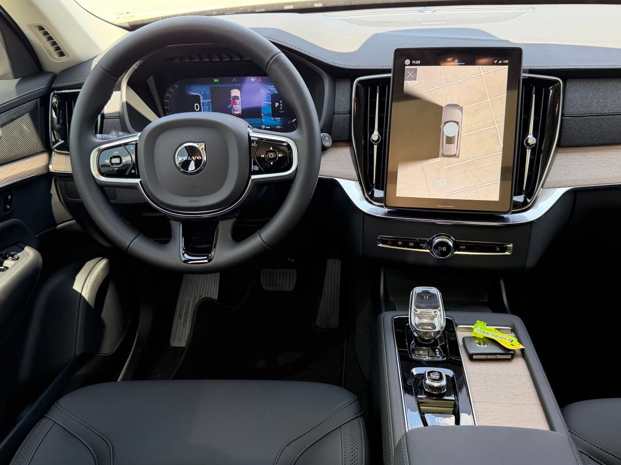 New 2026 Volvo XC90 B5 Plus w/ Protection Package Premier AWD/4WD image 13