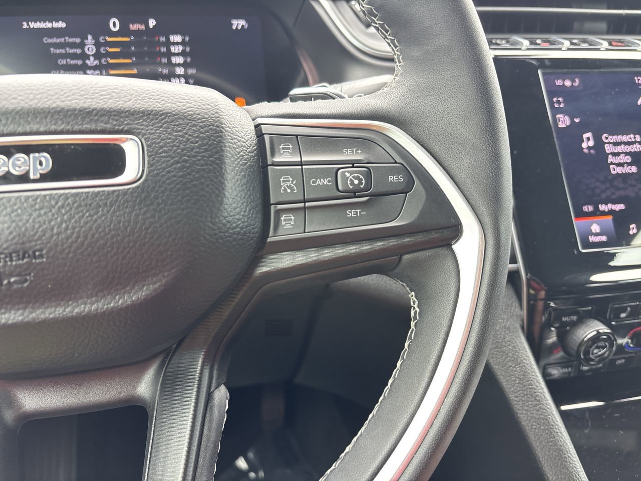 Used 2025 Jeep Grand Cherokee Laredo X w/ Luxury Tech Group I RWD image 28