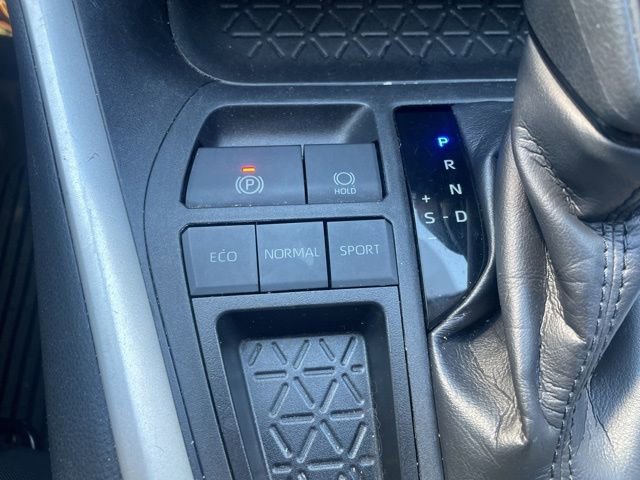Used 2020 Toyota RAV4 LE w/ All Weather Liner Package image 43