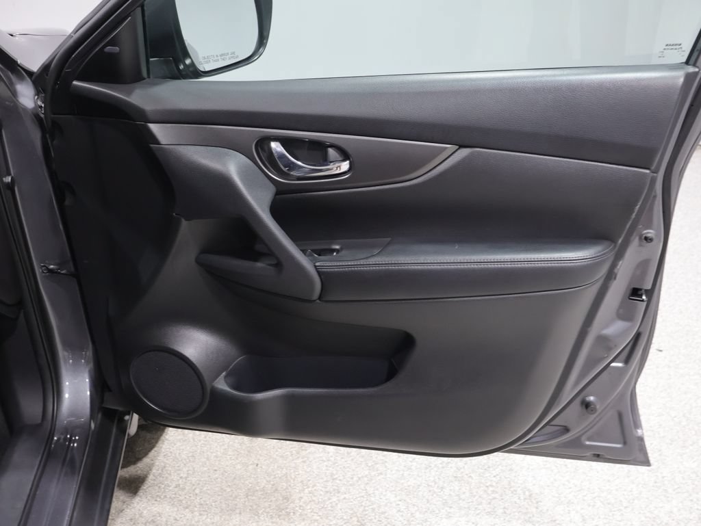 Used 2016 Nissan Rogue SV w/ SV Premium Package AWD/4WD image 24