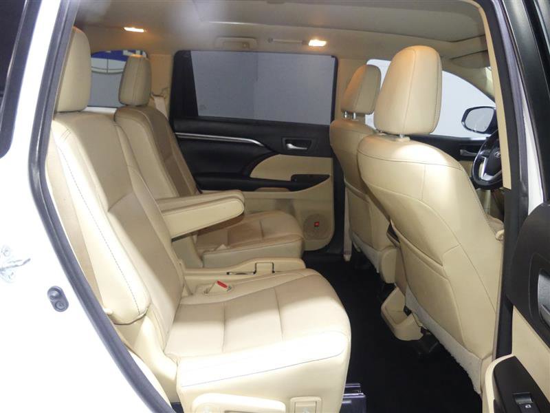 Used 2015 Toyota Highlander Limited Platinum image 28