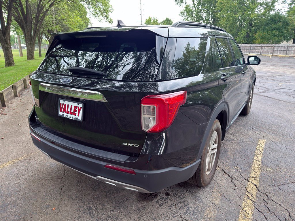 Used 2023 Ford Explorer XLT w/ Equipment Group 202A AWD/4WD image 12