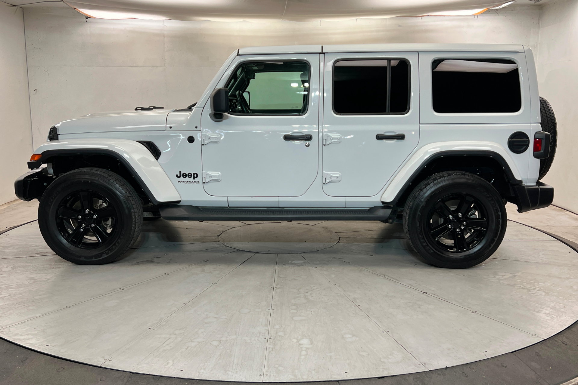Certified 2021 Jeep Wrangler Unlimited Sahara AWD/4WD image 2