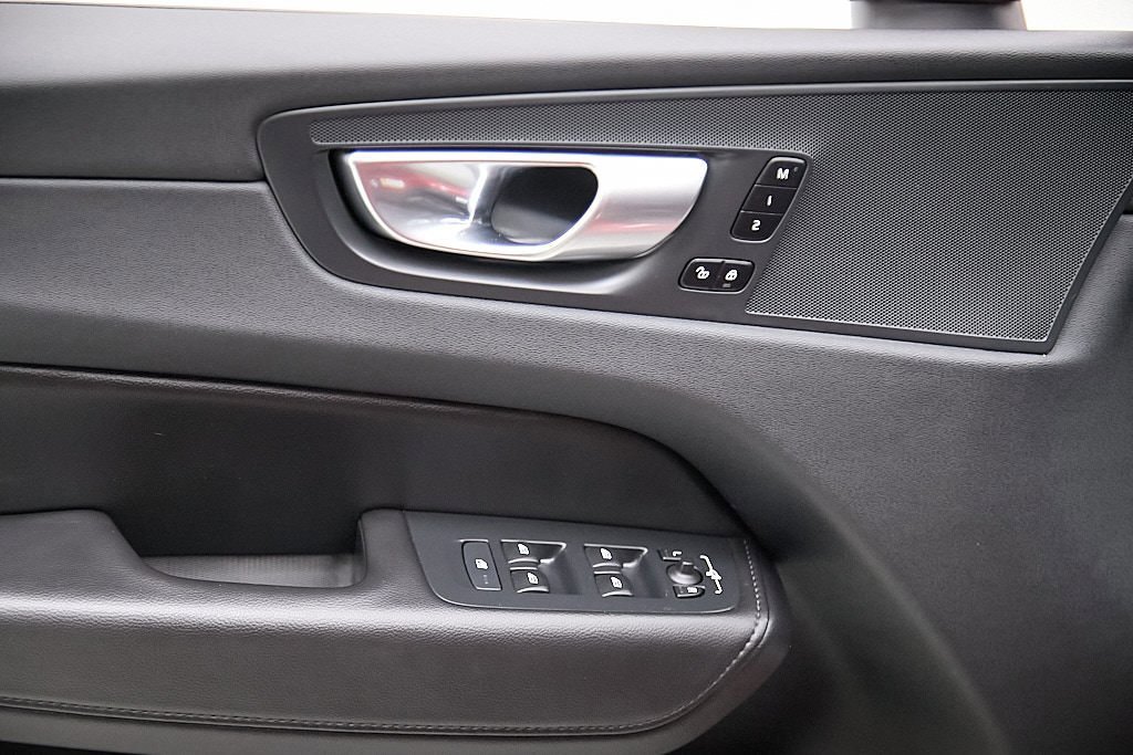 Certified 2023 Volvo XC60 B5 Core w/ Climate Package image 11