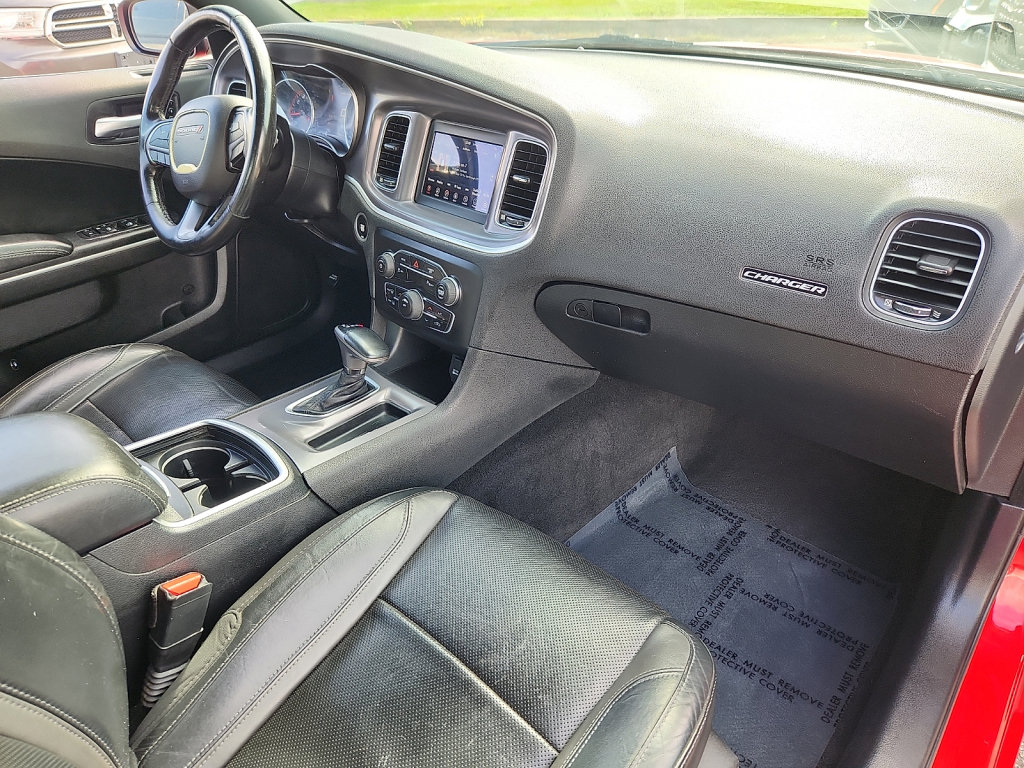 Used 2019 Dodge Charger SXT w/ Leather Interior Group RWD image 11