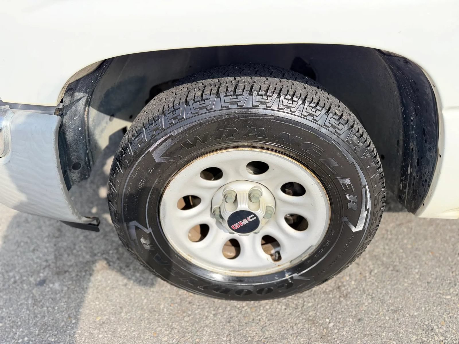 Used 2006 GMC Sierra 1500 W/T RWD image 2
