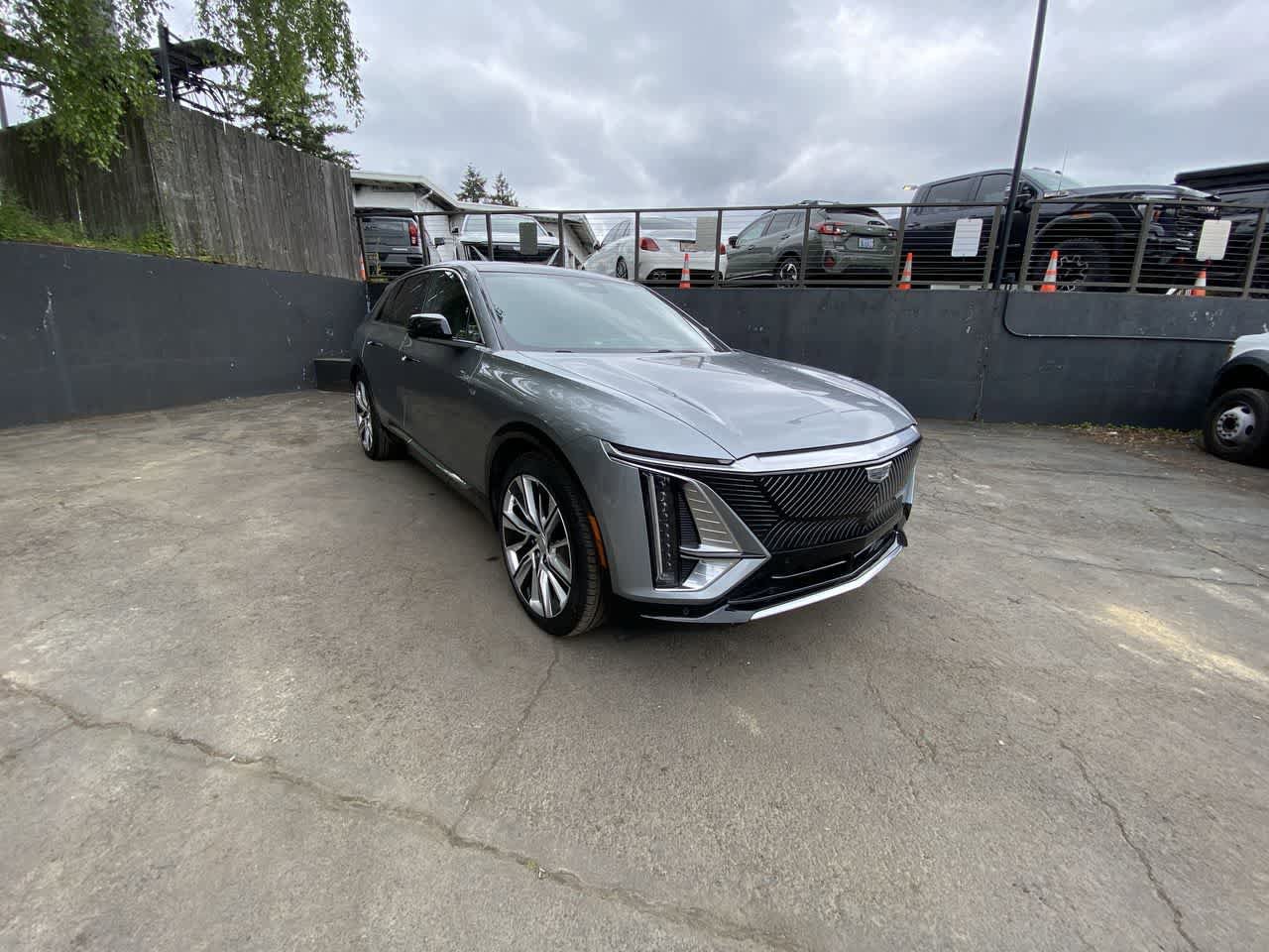 Used 2024 Cadillac Lyriq Luxury w/ LPO, Floor Liner Package AWD/4WD image 8