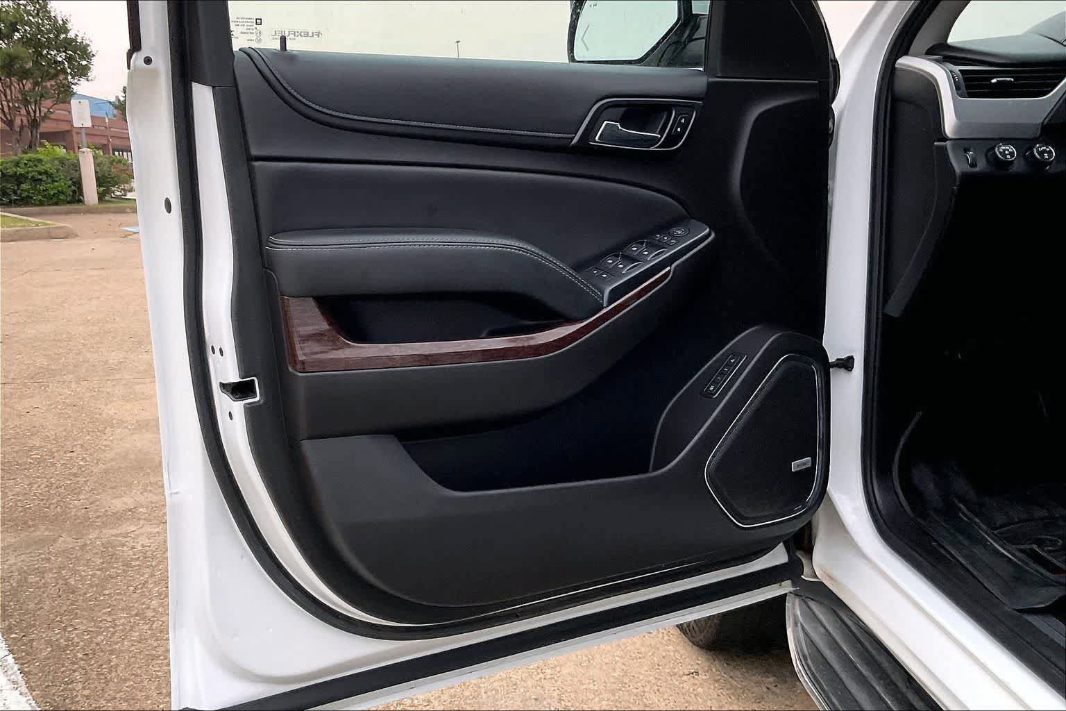 Used 2017 GMC Yukon SLT AWD/4WD image 25
