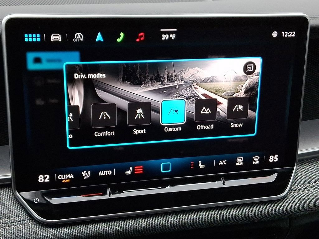 Used 2025 Volkswagen Tiguan S image 16