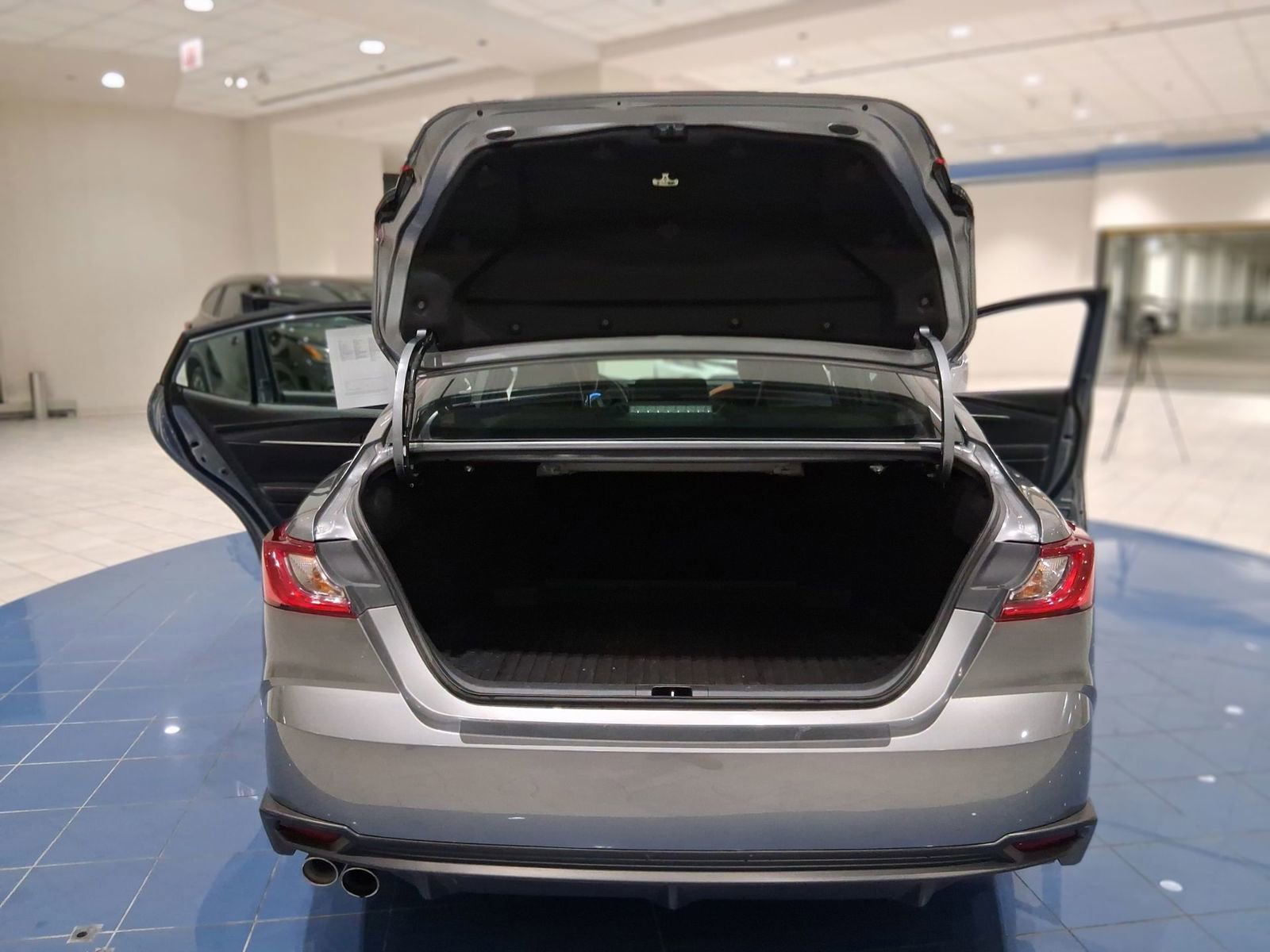 Used 2025 Toyota Camry SE w/ Convenience Package image 18