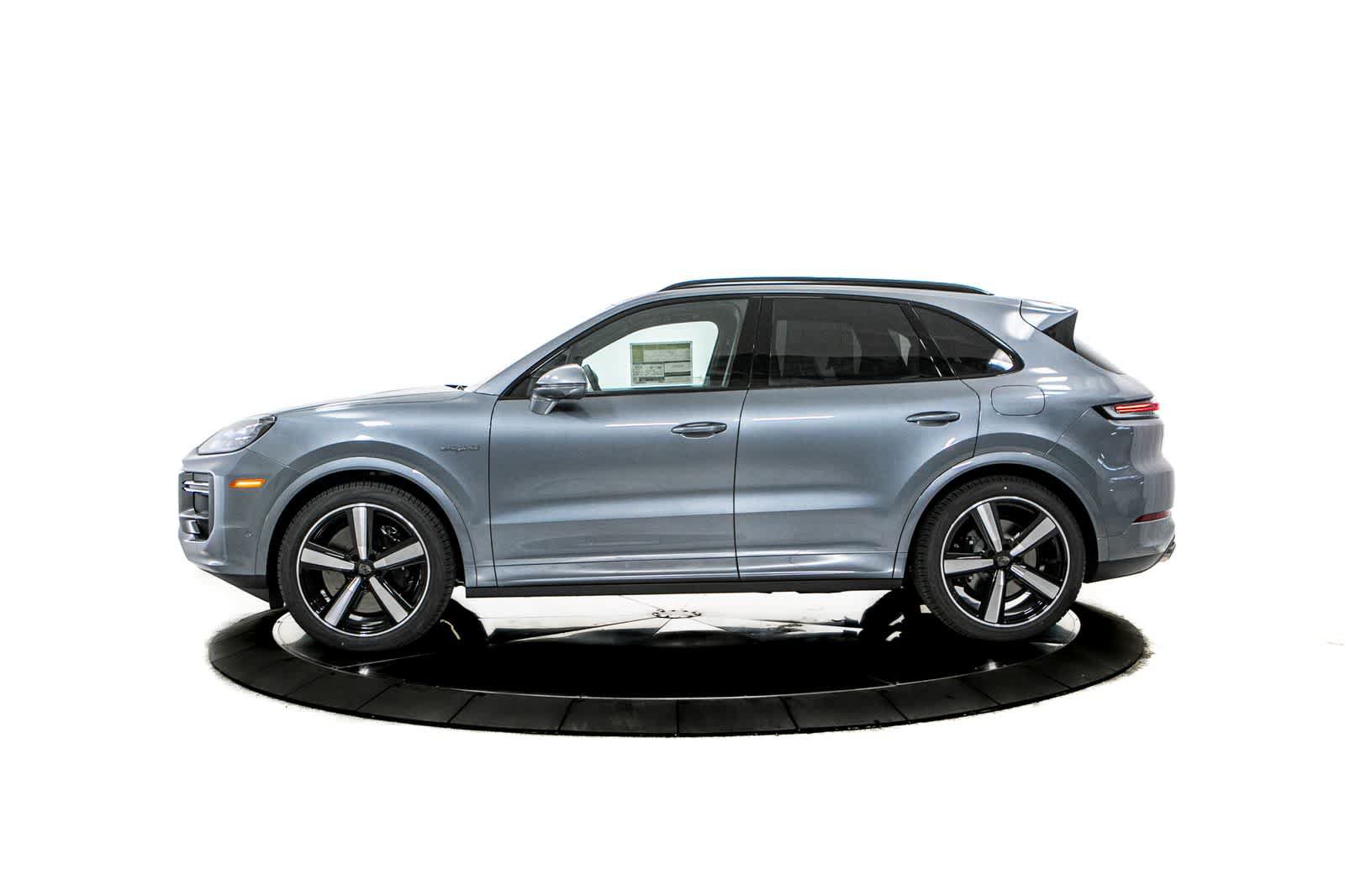 New 2026 Porsche Cayenne Turbo AWD/4WD image 2