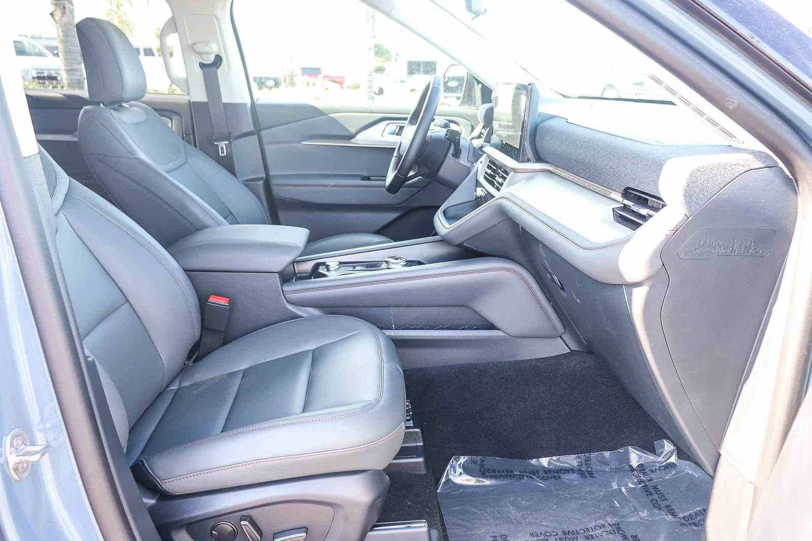 Used 2026 Ford Explorer Active w/ Active Comfort Package RWD image 16