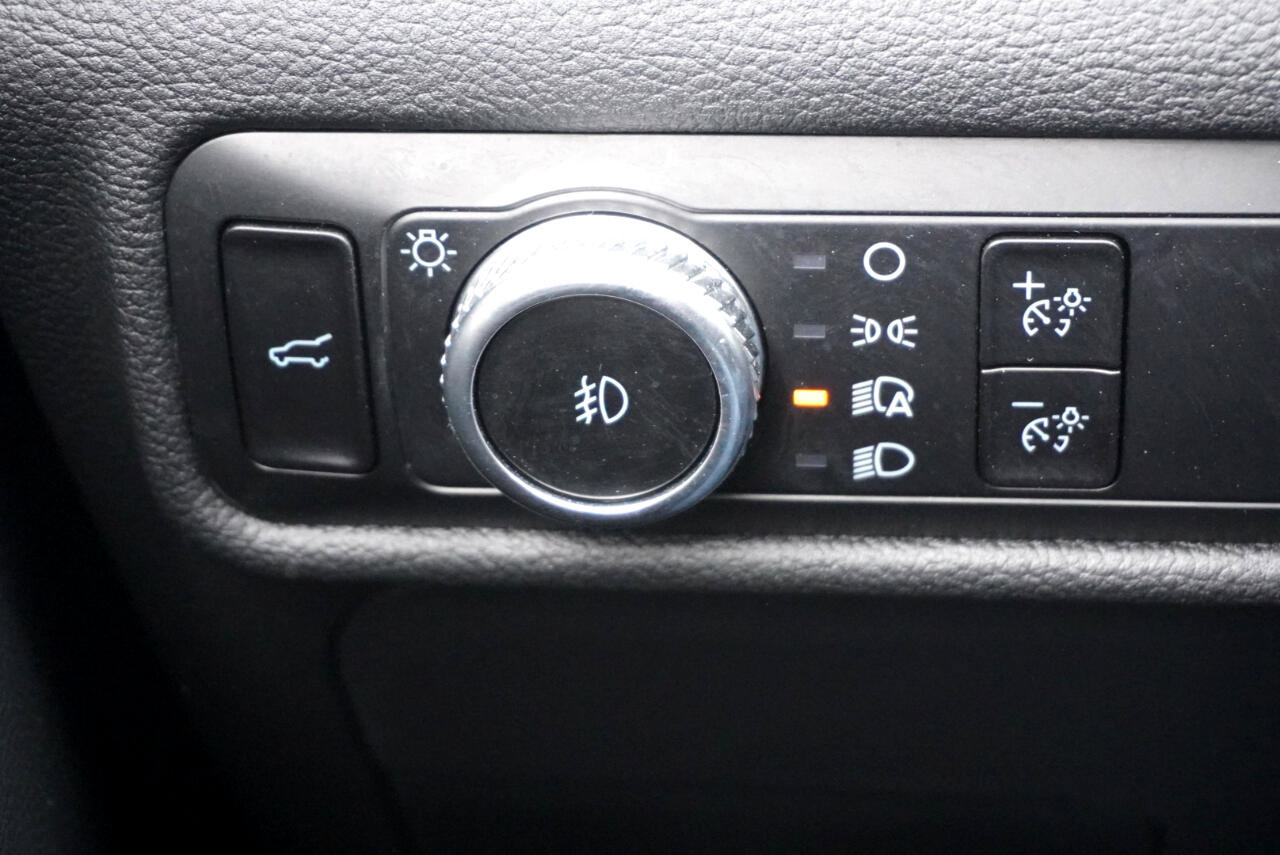 Used 2023 Ford Explorer XLT w/ Equipment Group 202A image 11
