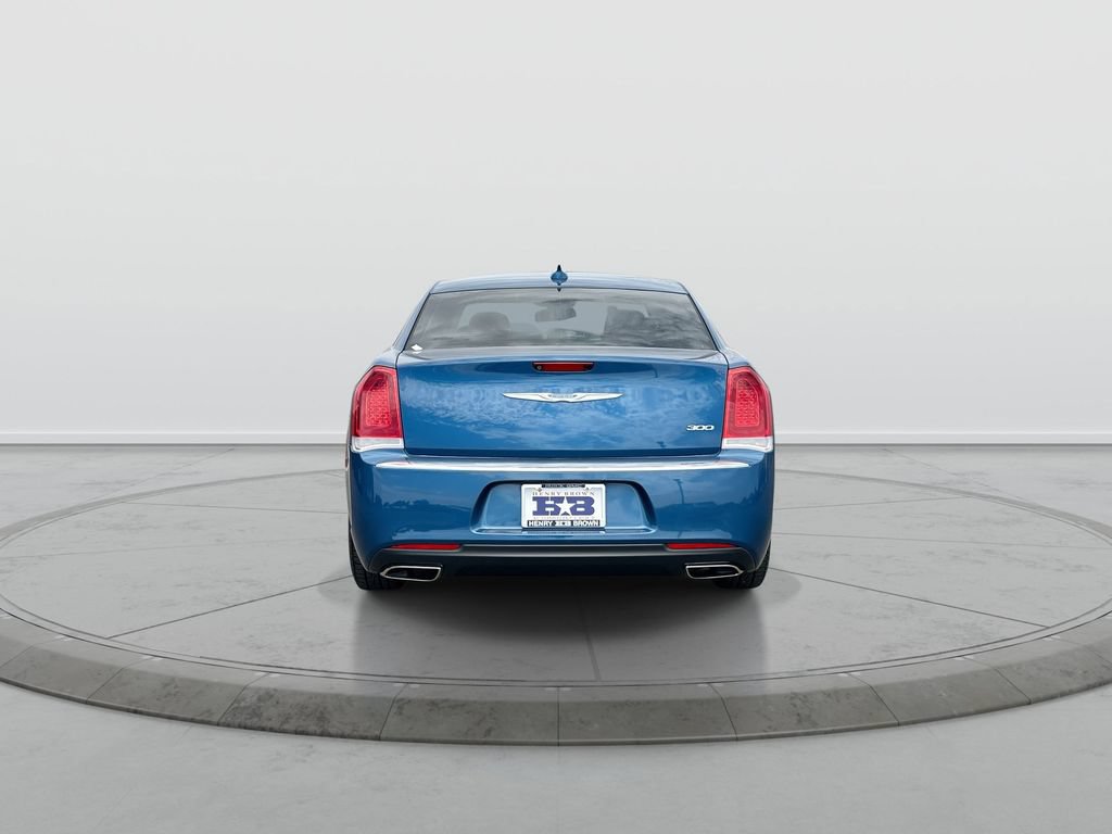 Used 2021 Chrysler 300 Touring w/ Driver Convenience Group RWD image 7
