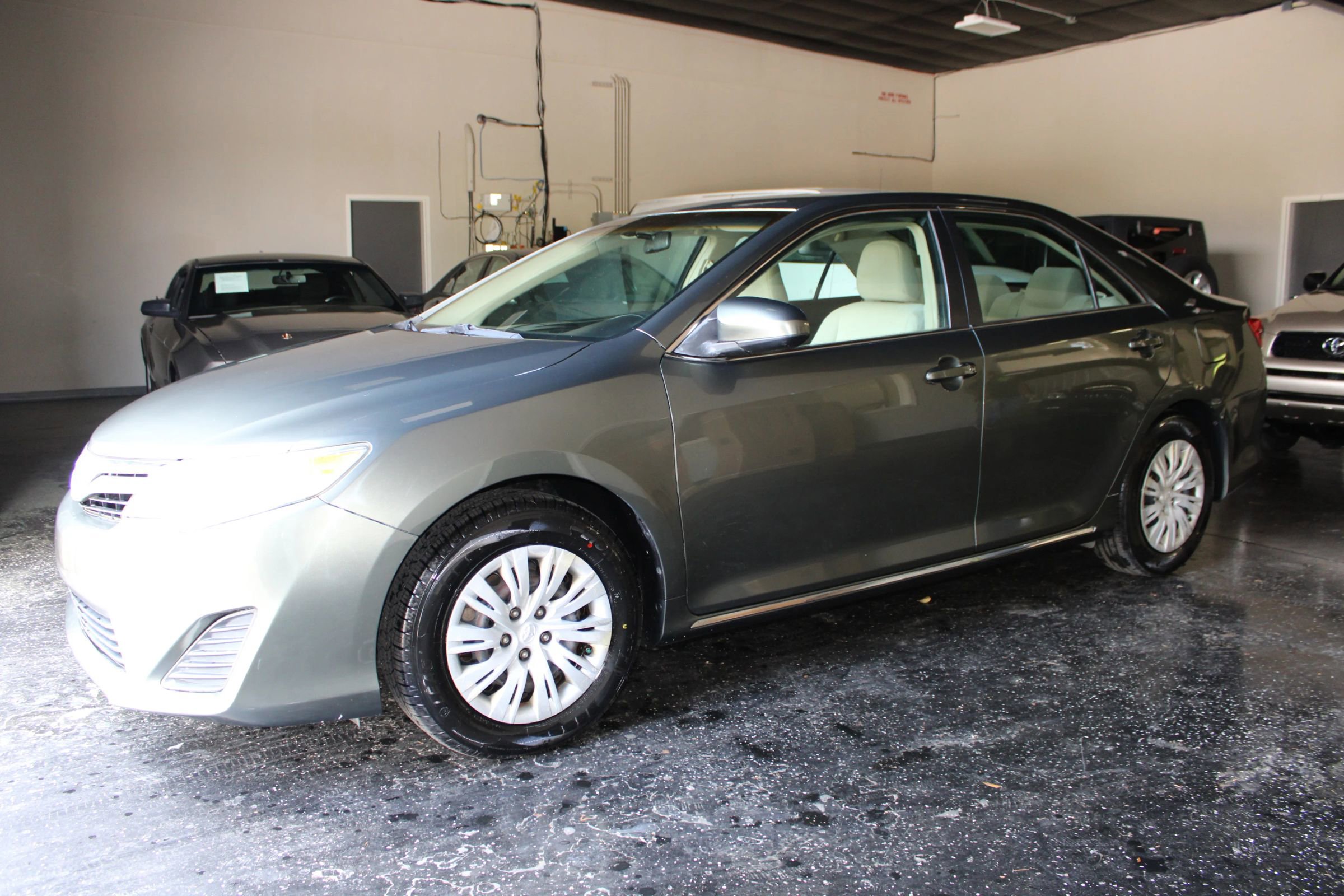 Used 2012 Toyota Camry LE FWD image 7