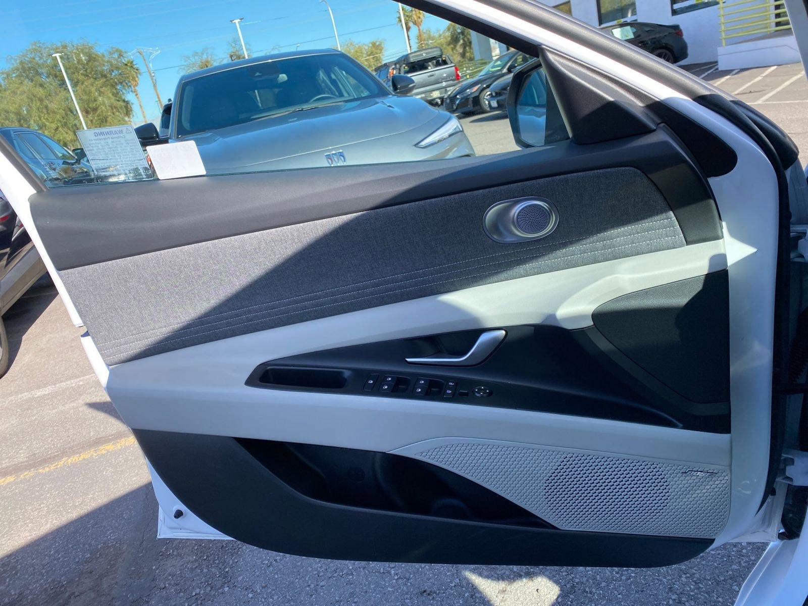 Used 2025 Hyundai Elantra Limited FWD image 18