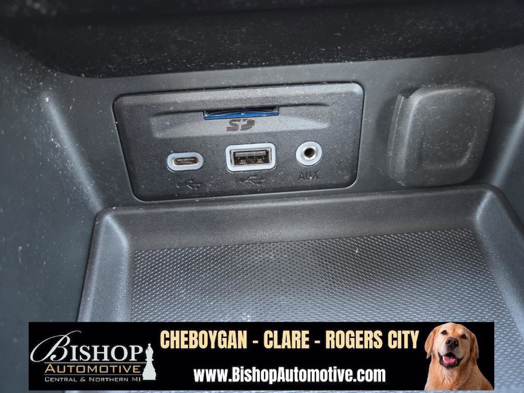 Used 2022 GMC Terrain SLT image 13