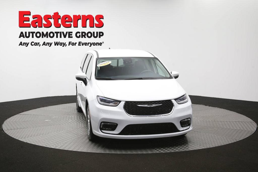 Used 2023 Chrysler Pacifica Touring-L FWD image 52