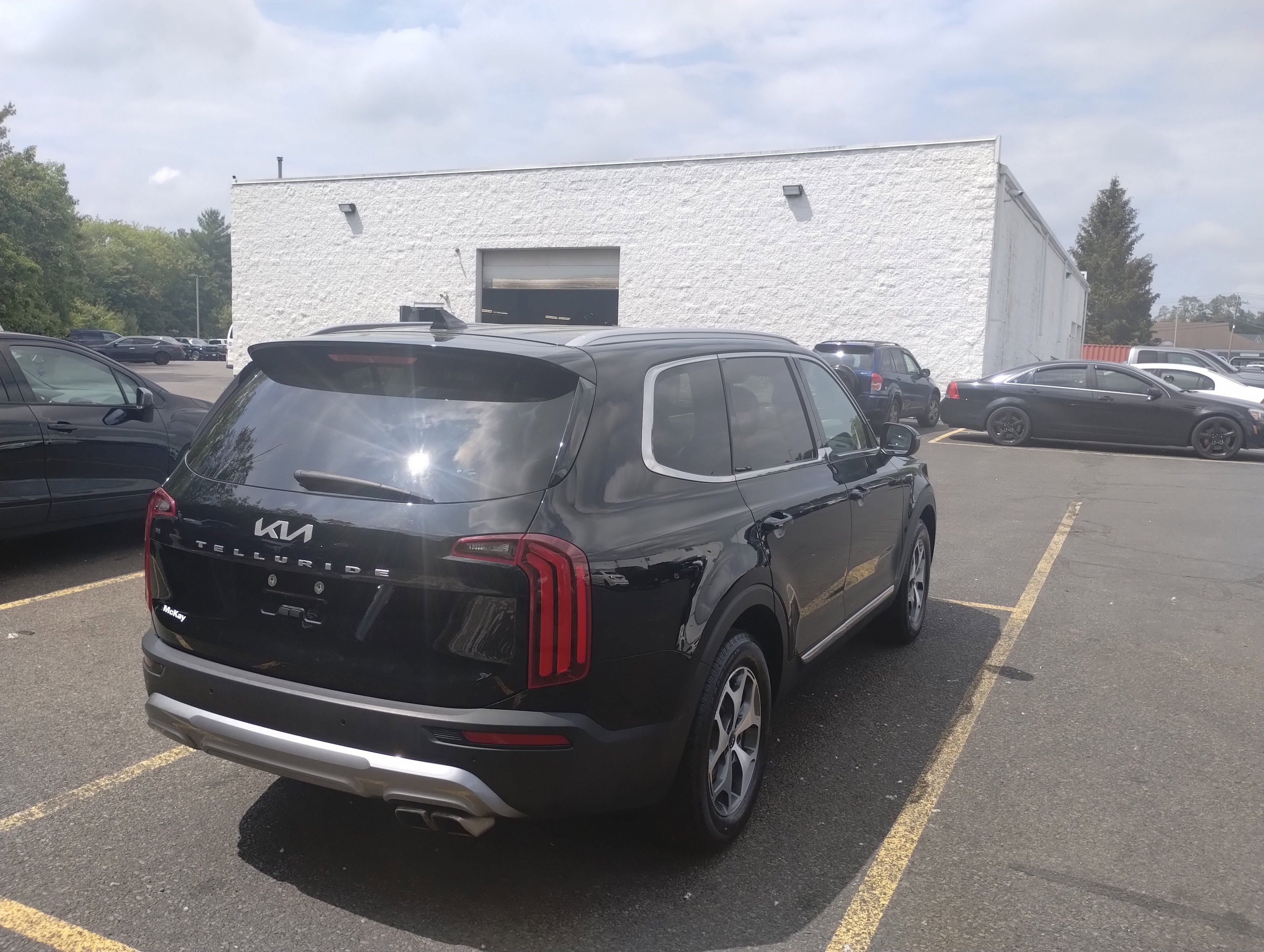 Used 2022 Kia Telluride EX image 3