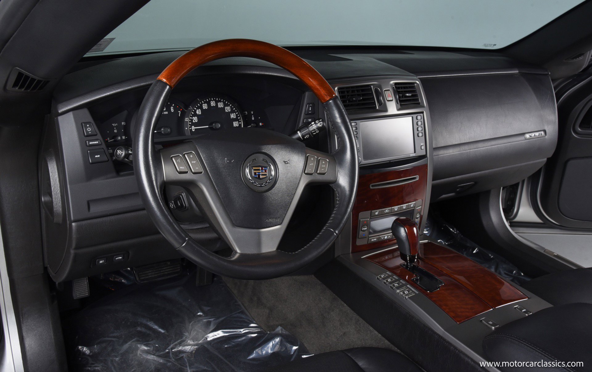 Used 2006 Cadillac XLR image 23