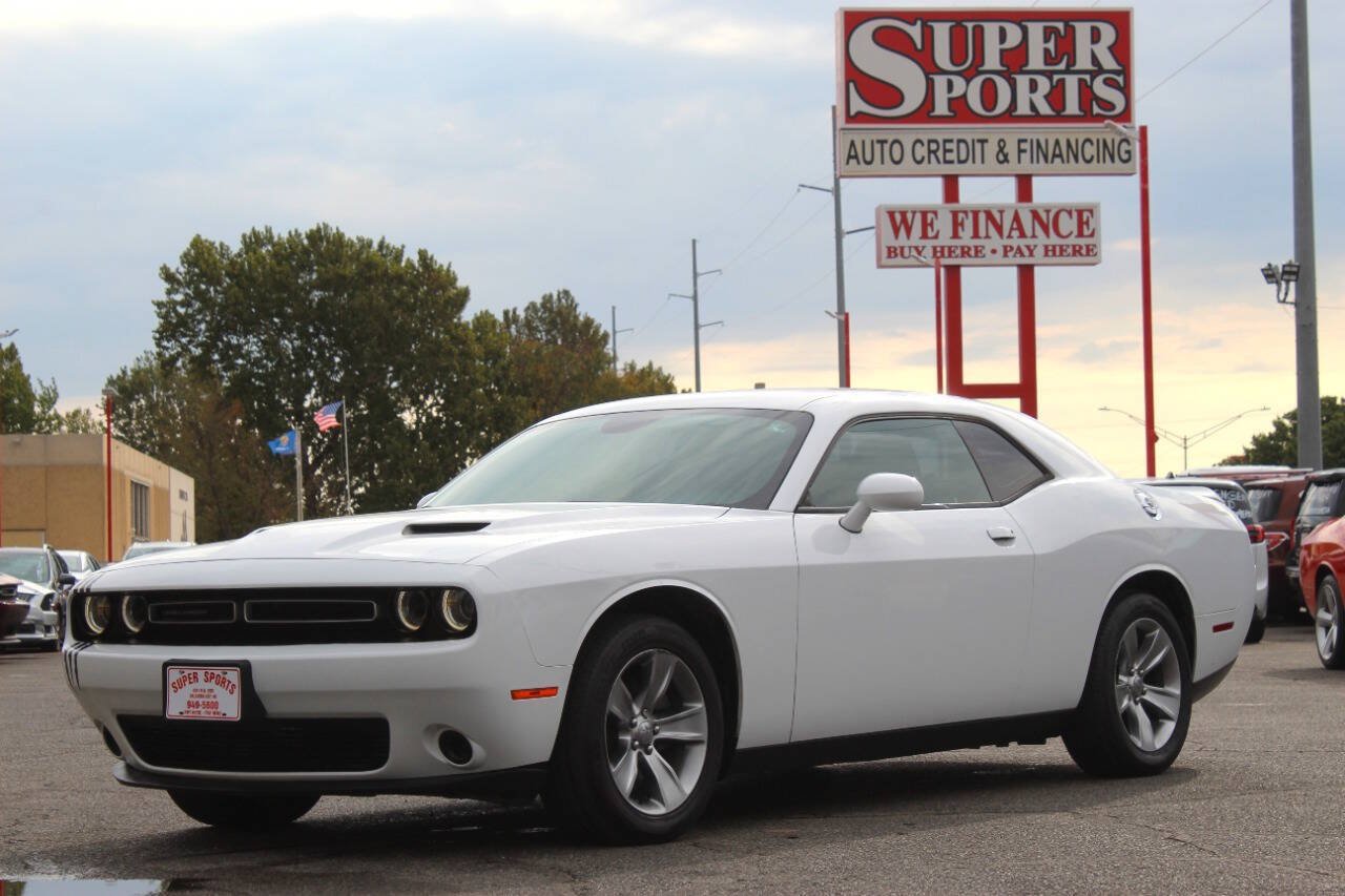 Used 2018 Dodge Challenger SXT RWD image 8