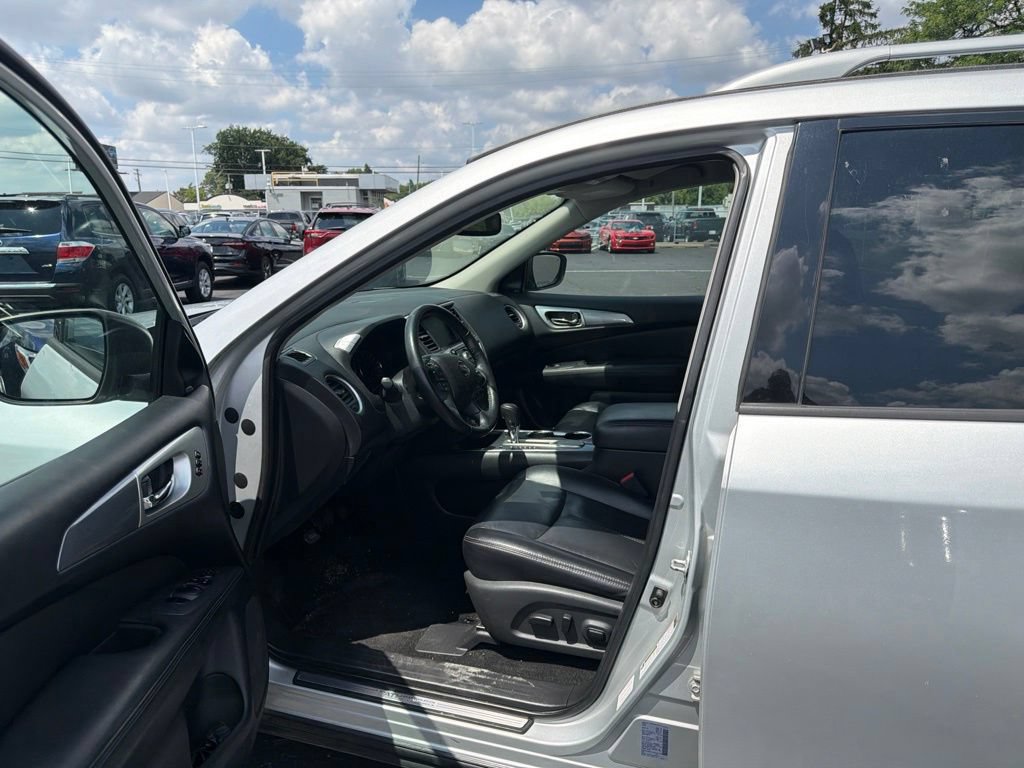 Used 2019 Nissan Pathfinder SL FWD image 10