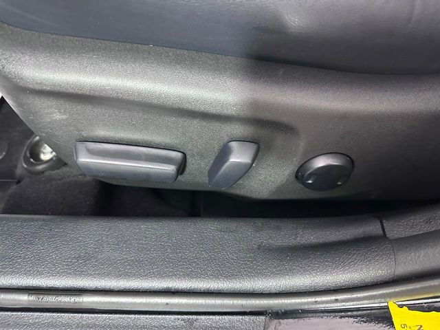 Used 2016 Toyota Camry SE w/ Moonroof Package FWD image 19