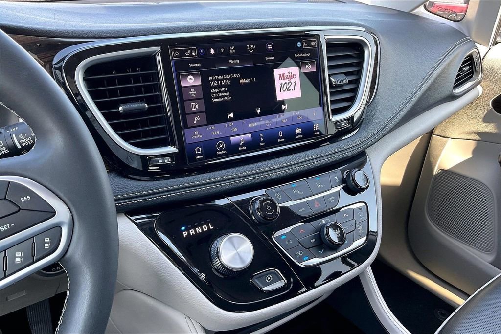 Used 2023 Chrysler Pacifica Limited FWD image 26