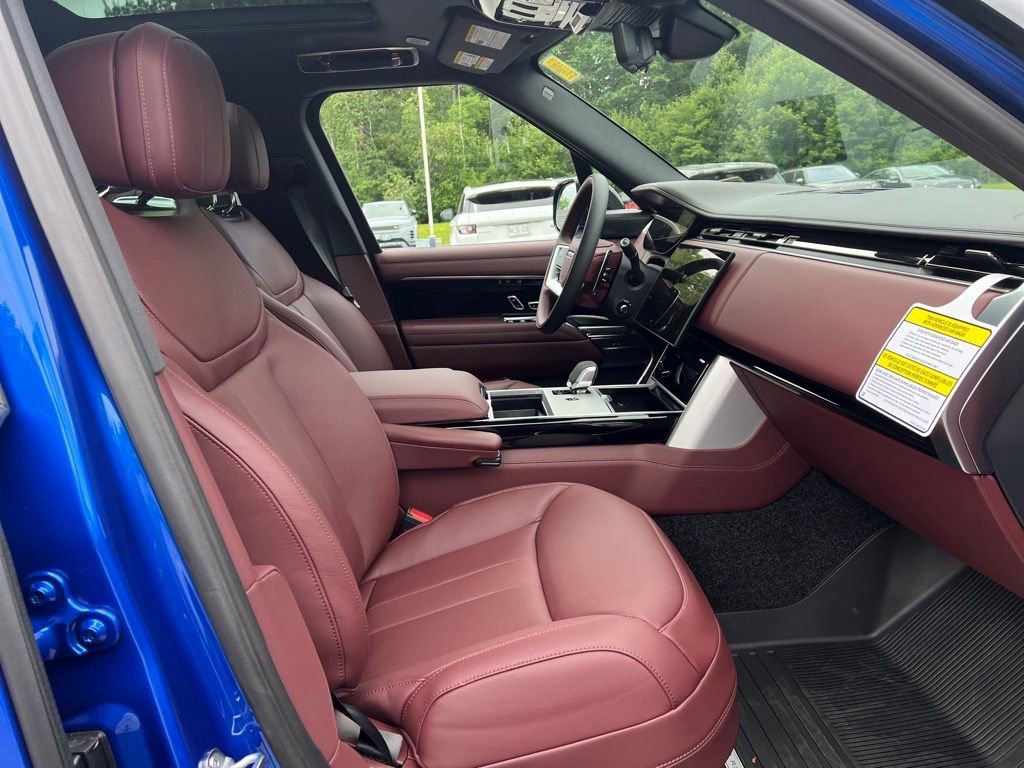 New 2025 Land Rover Range Rover SE image 30