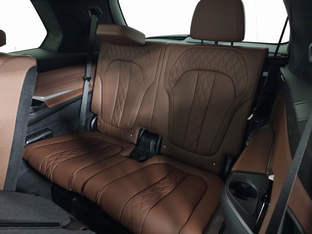 New 2026 BMW X7 M60i image 35