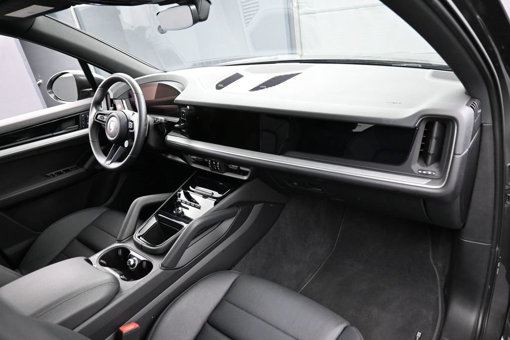 Certified 2026 Porsche Cayenne AWD/4WD image 30