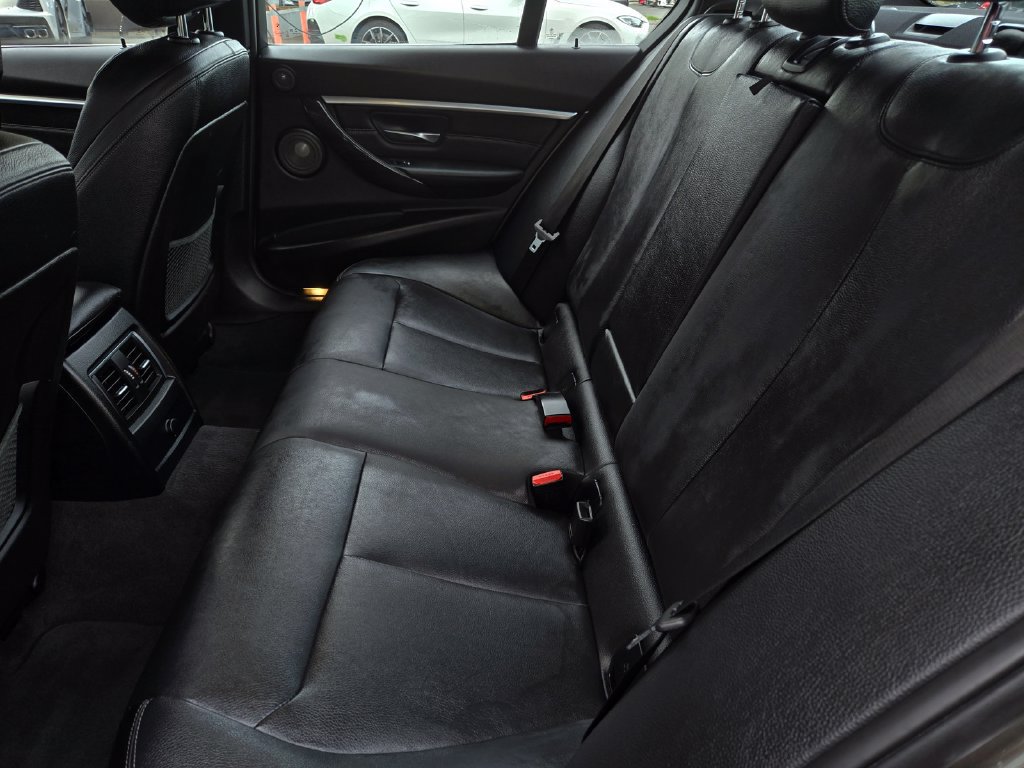 Used 2018 BMW 330i Sedan RWD image 13