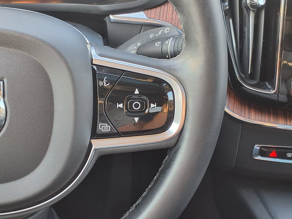 Certified 2023 Volvo XC60 B5 Plus w/ Climate Package AWD/4WD image 28