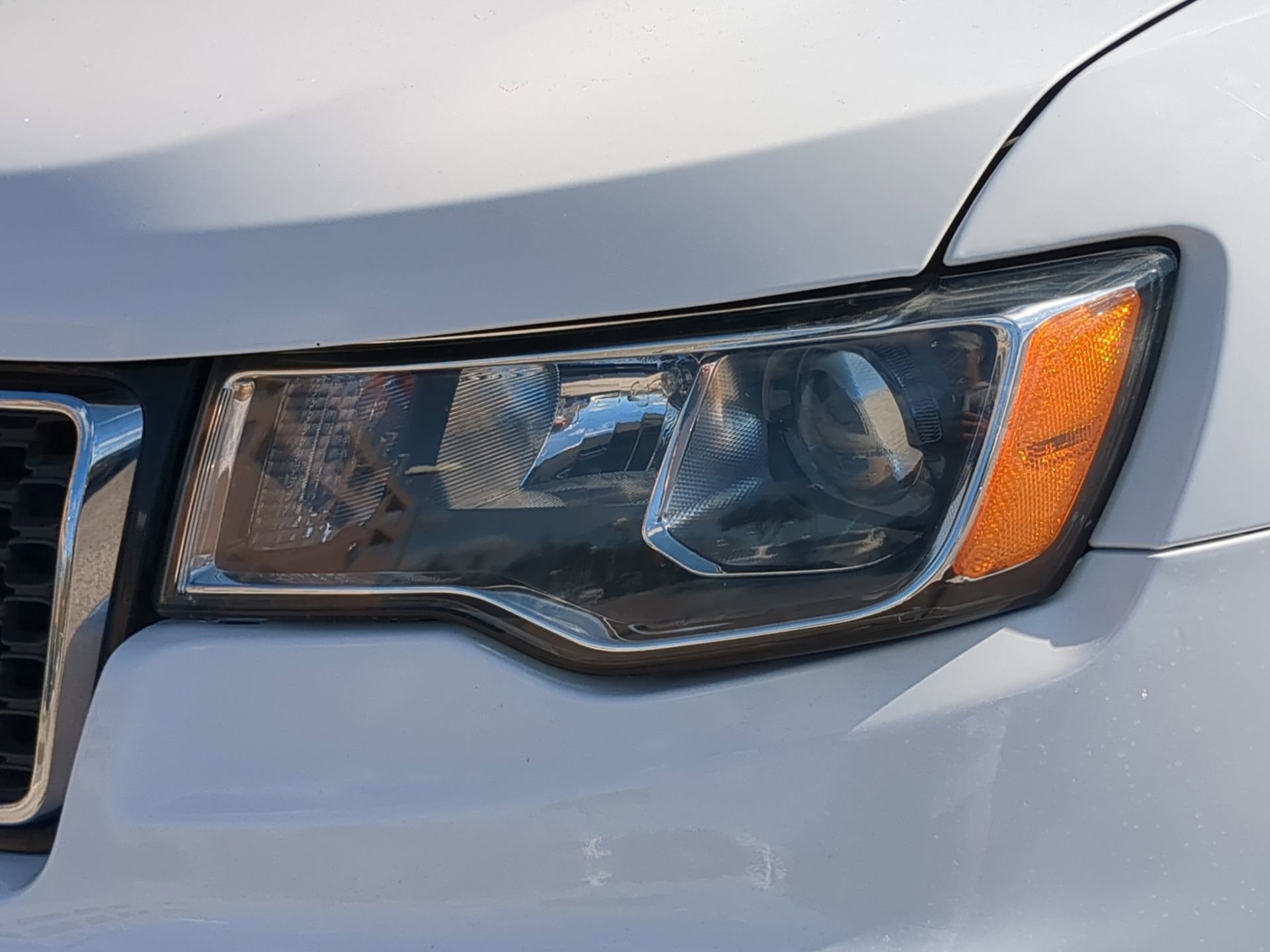 Used 2018 Jeep Grand Cherokee Limited image 36