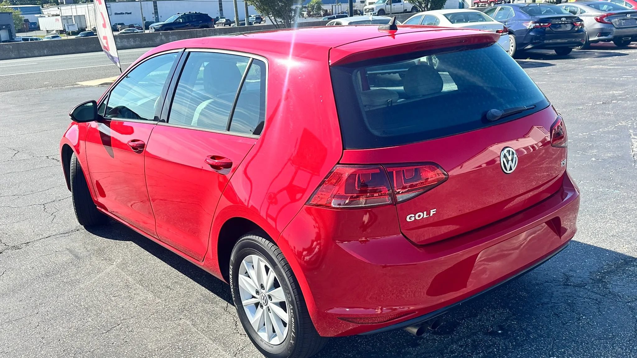 Used 2015 Volkswagen Golf S FWD image 7
