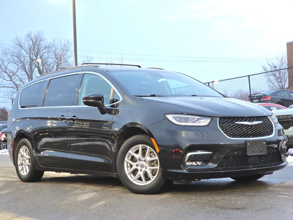 Used 2022 Chrysler Pacifica Touring-L image 1
