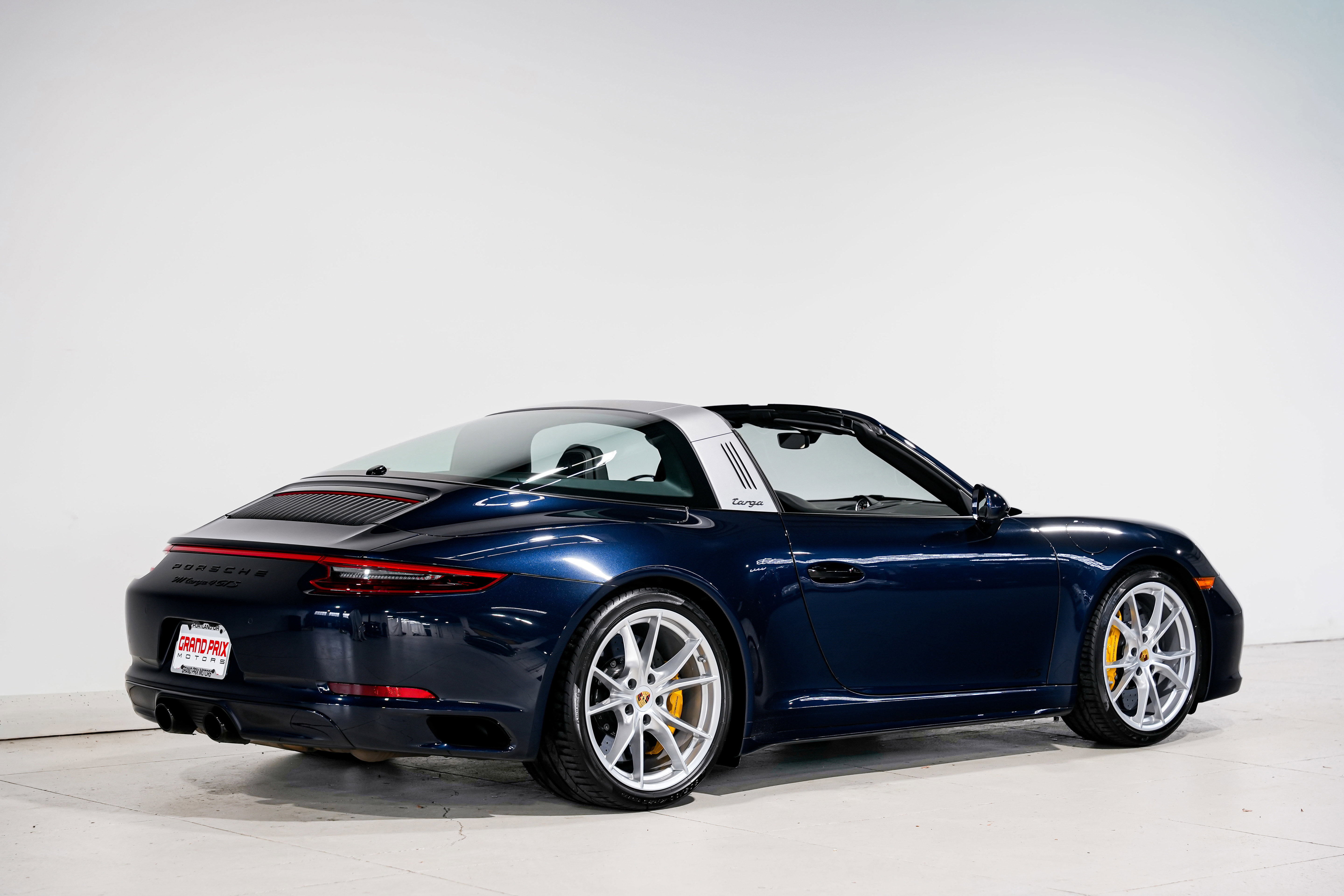 Used 2019 Porsche 911 Targa 4 GTS image 3