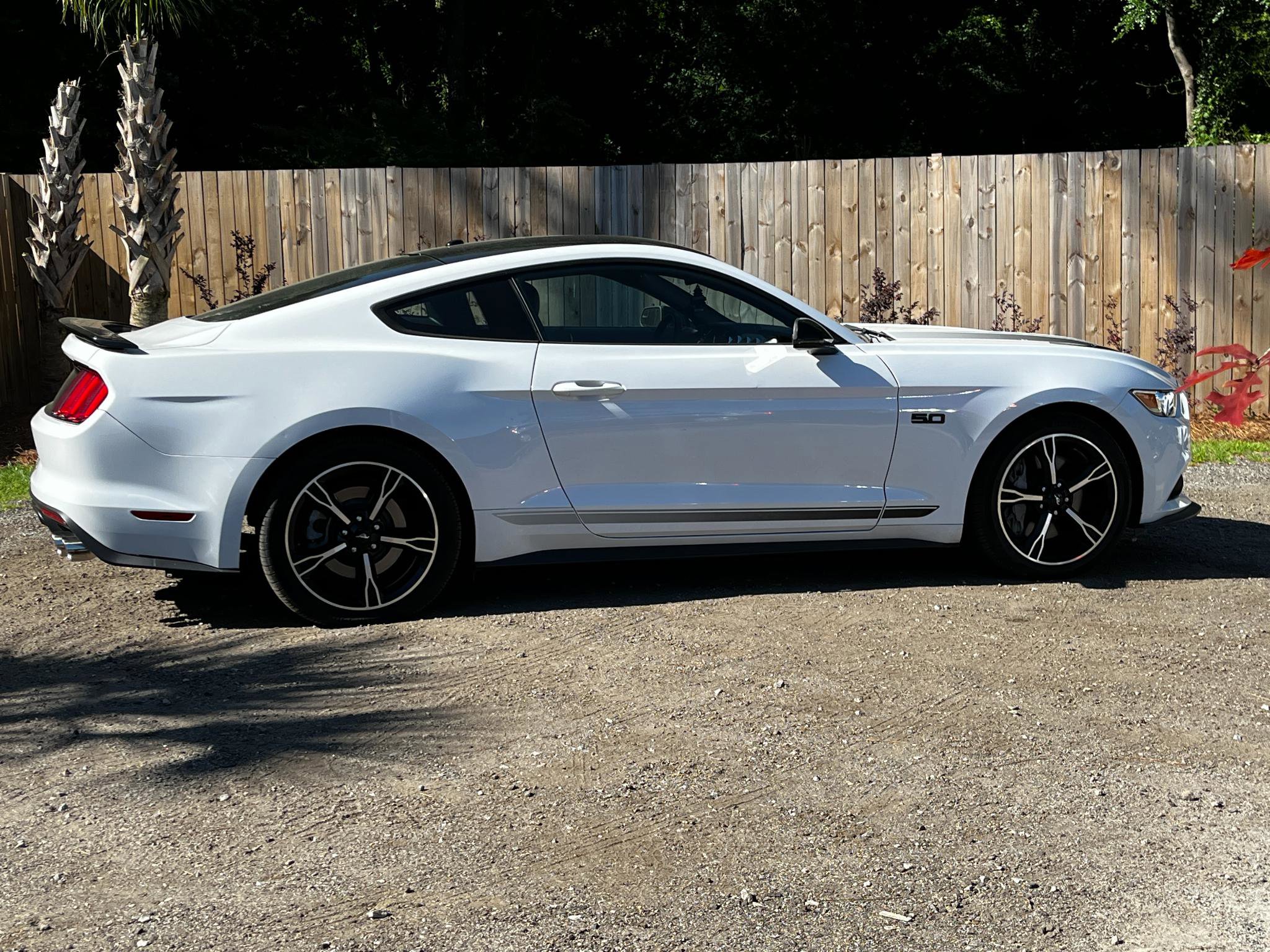 Used 2017 Ford Mustang GT Premium RWD image 9