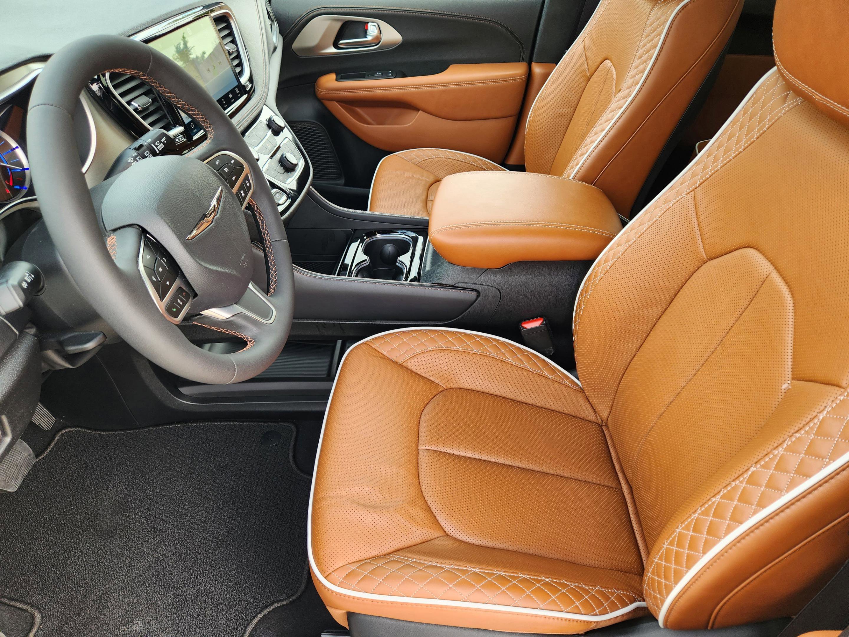 Used 2025 Chrysler Pacifica Pinnacle image 13