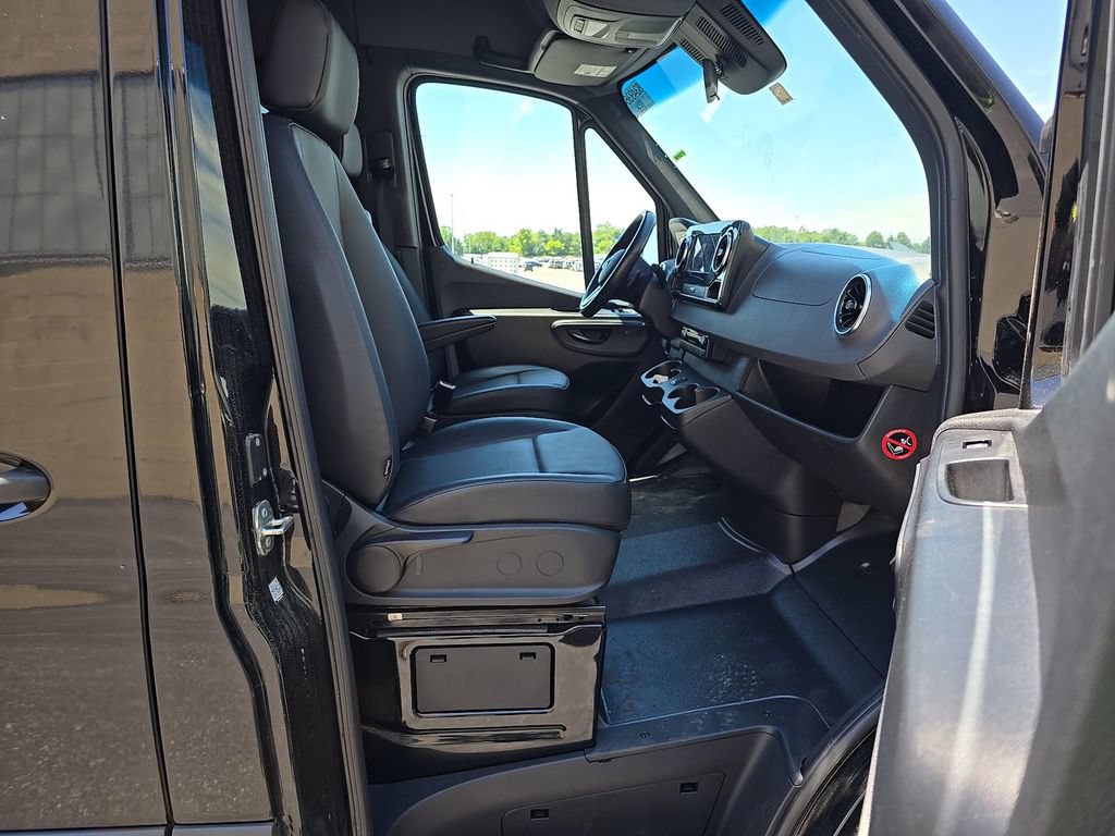 Used 2024 Mercedes-Benz Sprinter 2500 image 8
