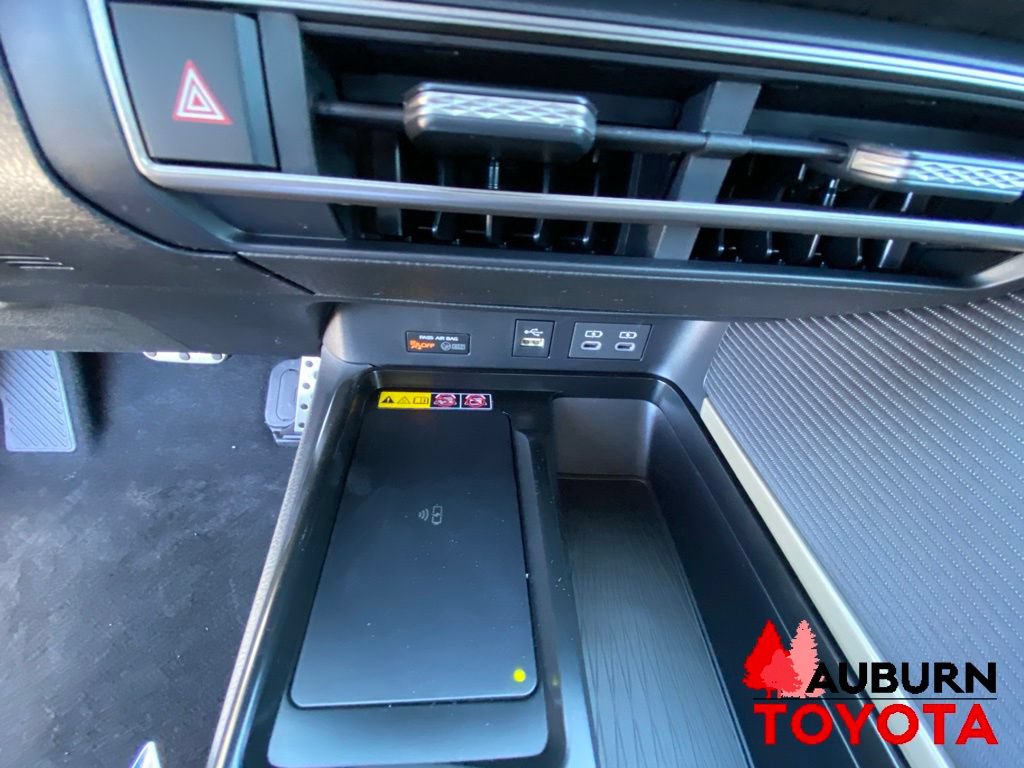 New 2026 Toyota Camry Hybrid AWD/4WD image 37