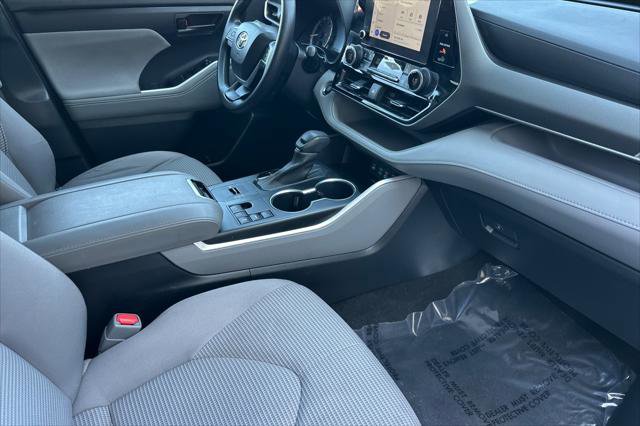 Certified 2023 Toyota Highlander L image 18